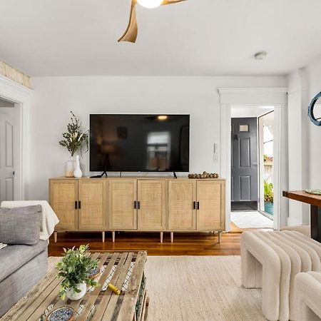 A By The Bay - Stunning Seaside Apartment Gloucester Eksteriør billede