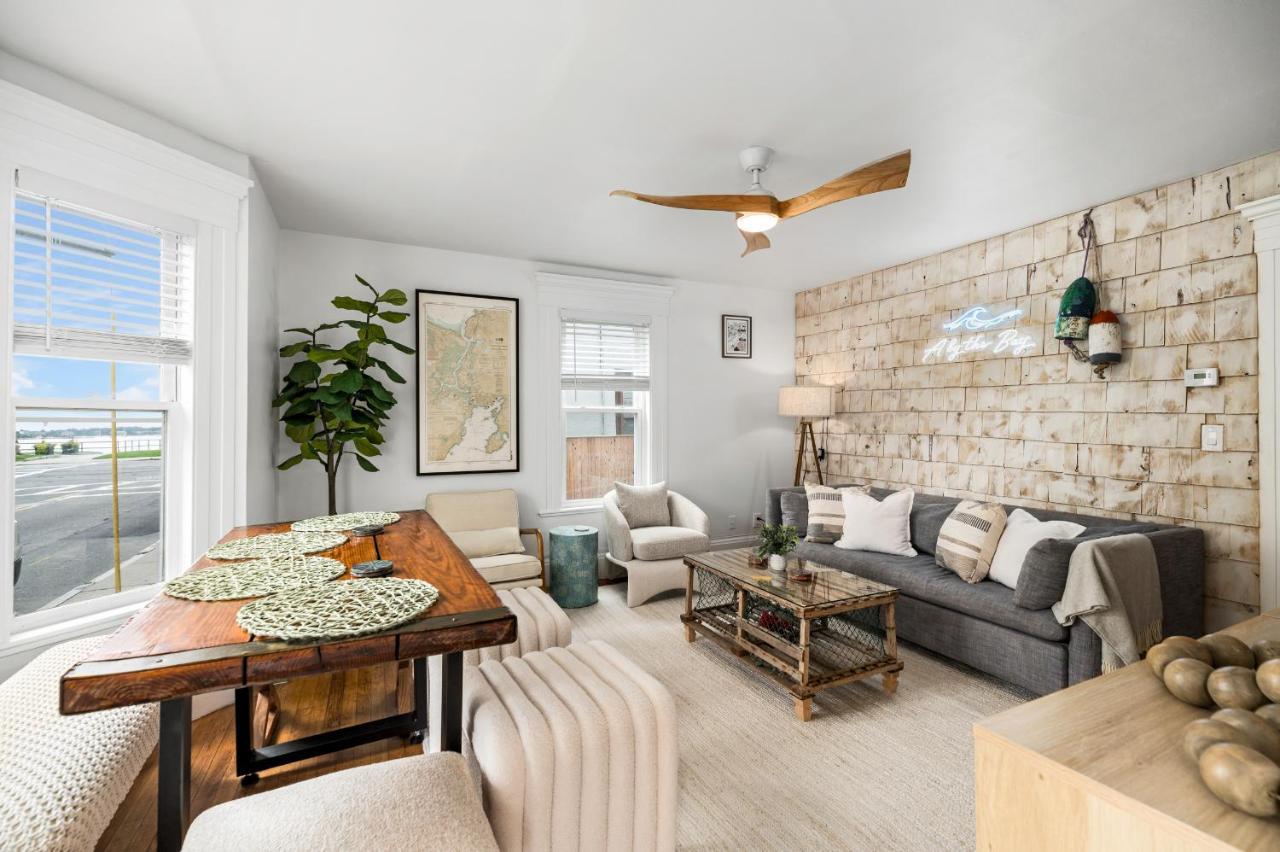 A By The Bay - Stunning Seaside Apartment Gloucester Eksteriør billede