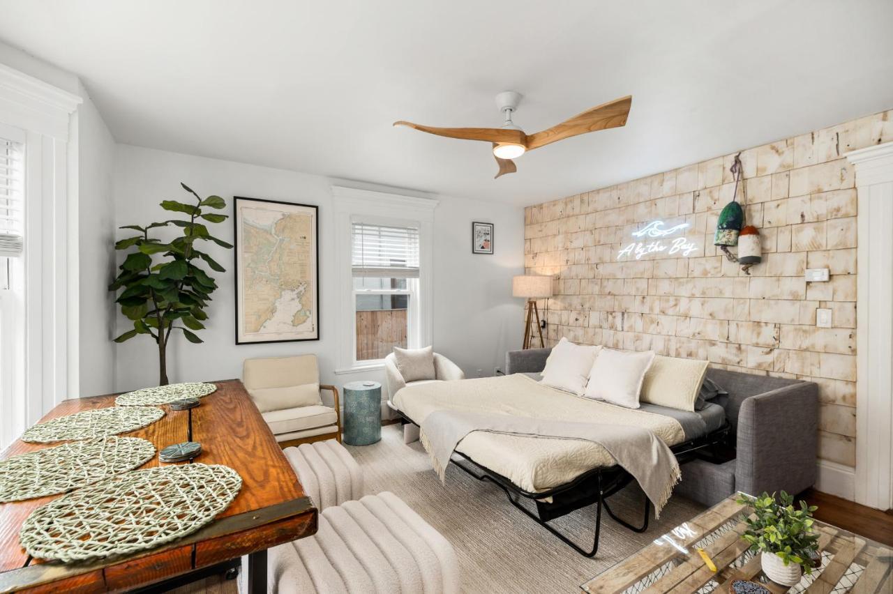 A By The Bay - Stunning Seaside Apartment Gloucester Eksteriør billede